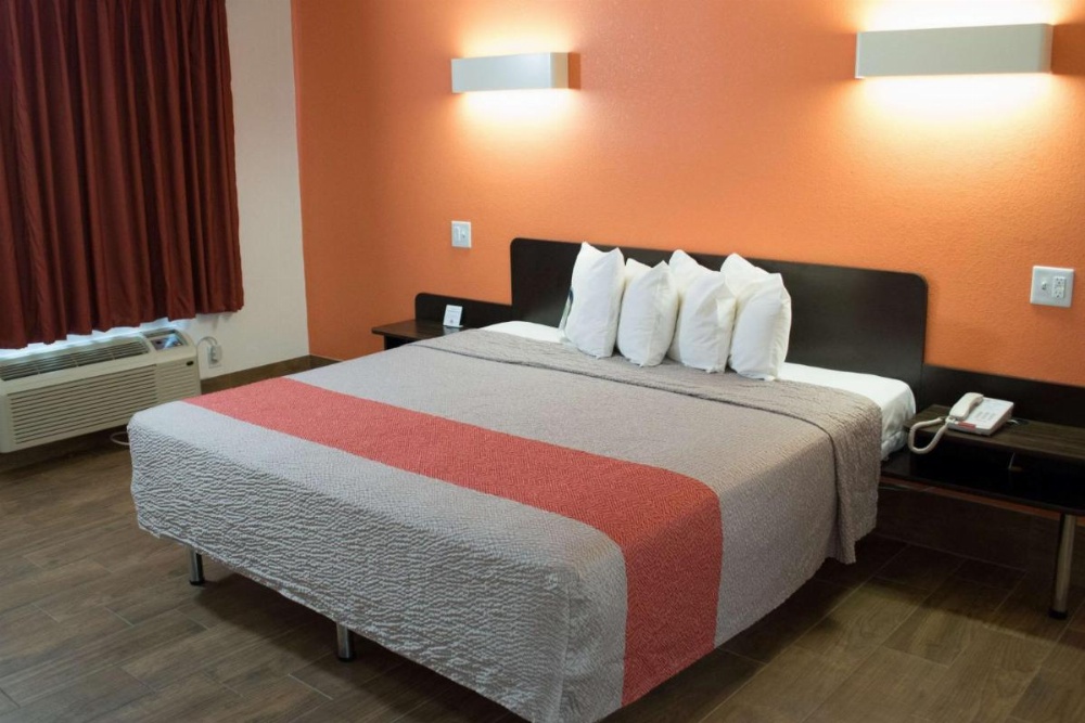 King Room - Non-Smoking